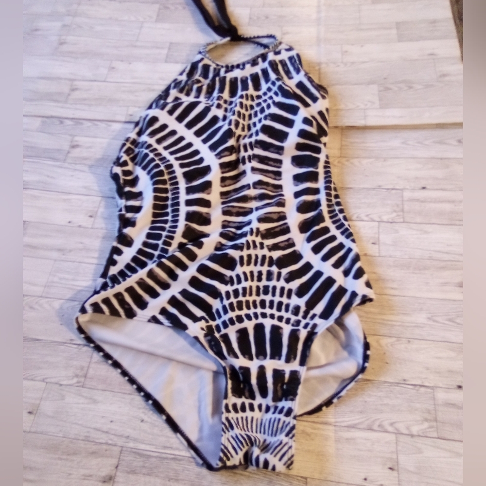 Black and white swim suit